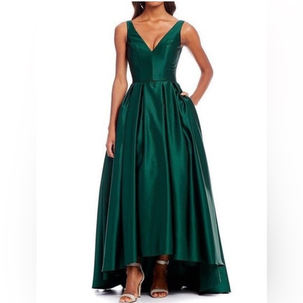Sleeveless V-Neck High-Low Satin Dress in Emerald Green